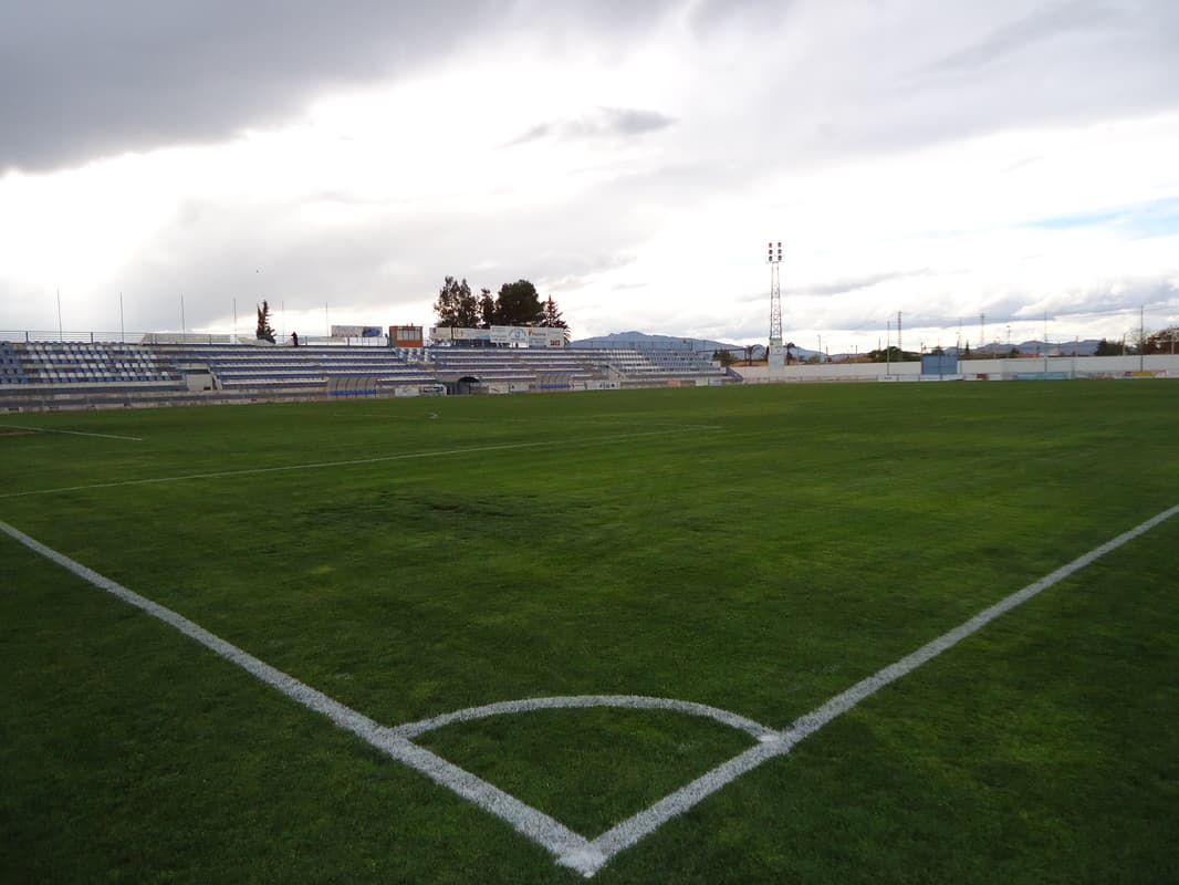 Campo de fútbol Vicente Molina muñoz - fútbol in Huesa