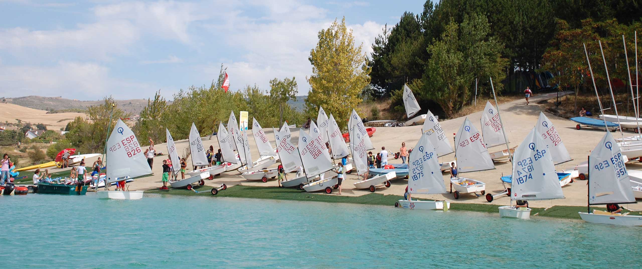 Escuela Navarra de Vela / Nafarroako bela eskola - surf in Lerate