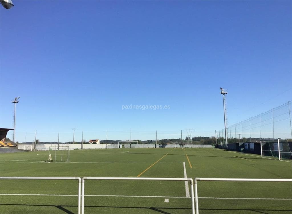 CAMPO FUTBOL ABELLA - fútbol in Frades